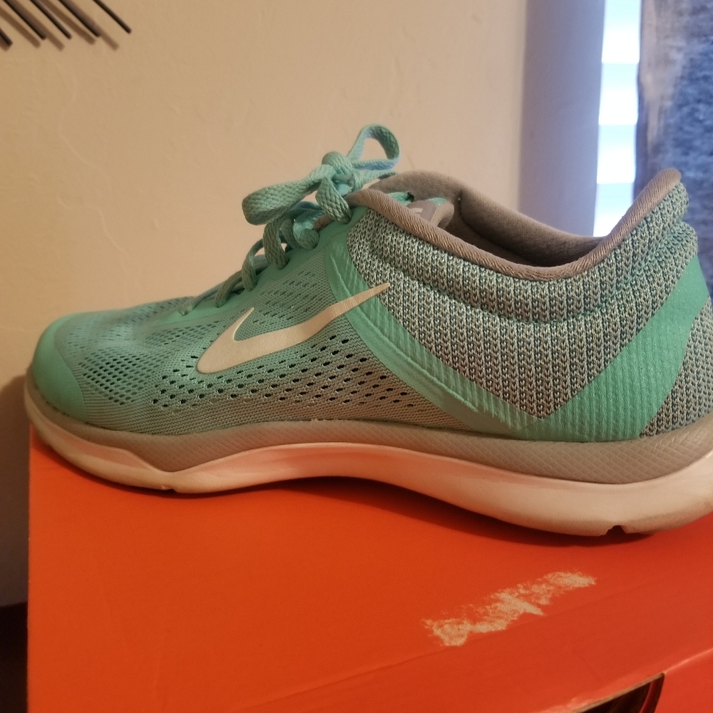 Nike - Picture 2 of 2